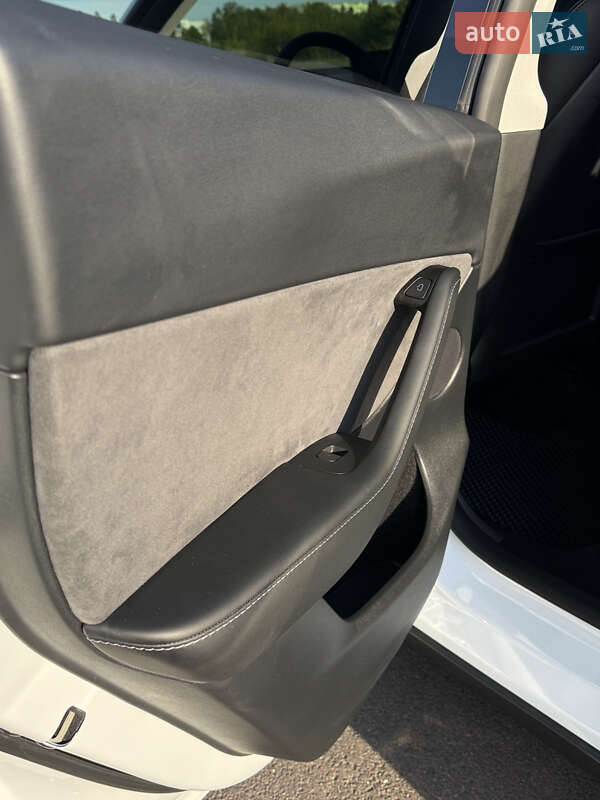 Внедорожник / Кроссовер Tesla Model Y 2024 в Ровно