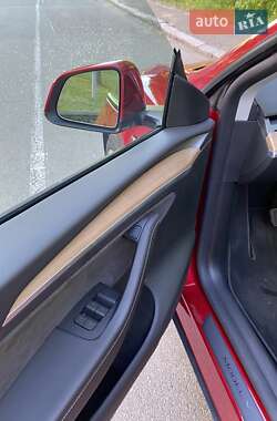 Позашляховик / Кросовер Tesla Model Y 2024 в 