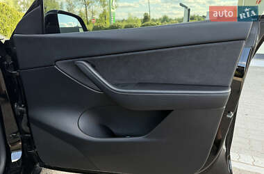 Внедорожник / Кроссовер Tesla Model Y 2021 в 