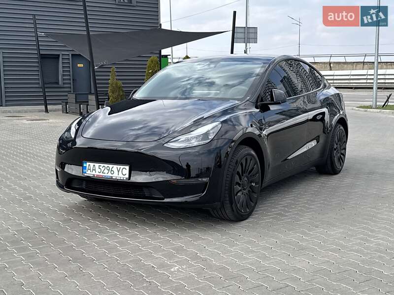 Tesla Model Y 2024