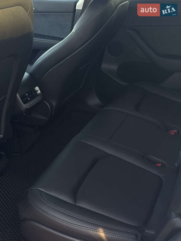 Внедорожник / Кроссовер Tesla Model Y 2024 в Ровно