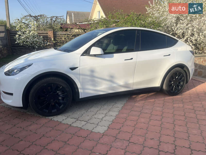 Tesla Model Y 2023