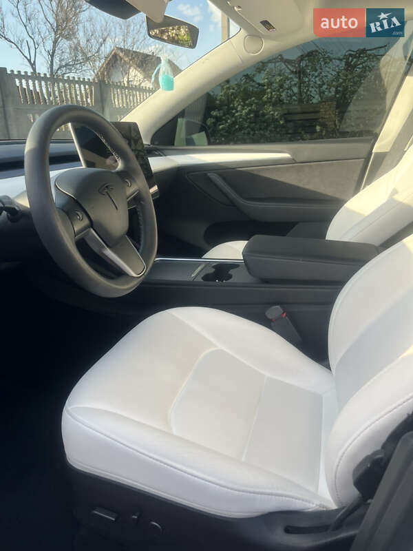 Внедорожник / Кроссовер Tesla Model Y 2023 в Киеве
