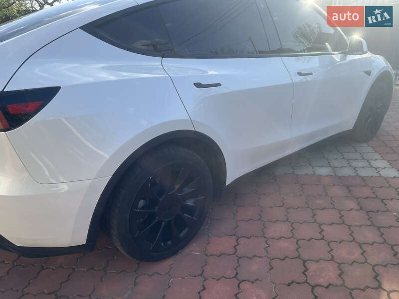 Внедорожник / Кроссовер Tesla Model Y 2023 в Киеве