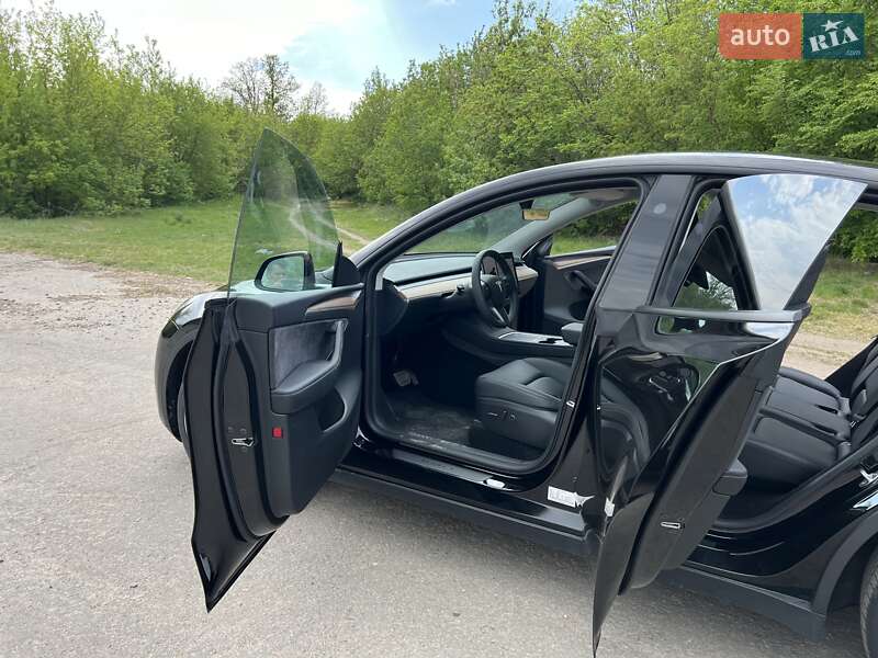 Внедорожник / Кроссовер Tesla Model Y 2023 в Киеве