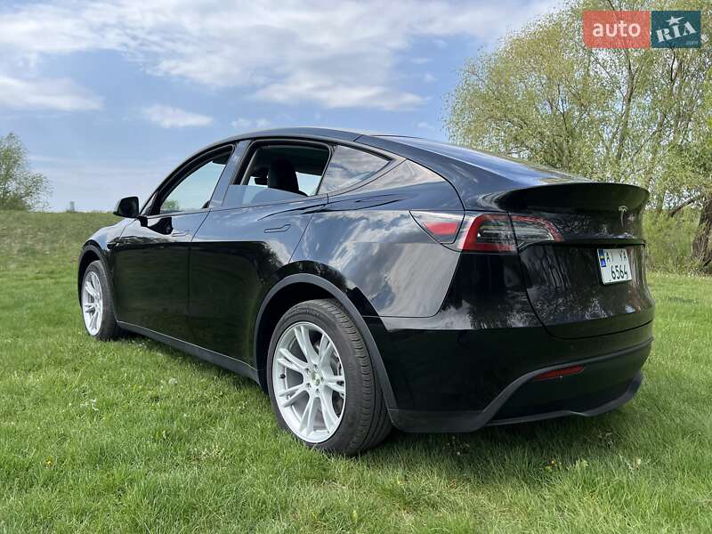 Внедорожник / Кроссовер Tesla Model Y 2023 в Киеве