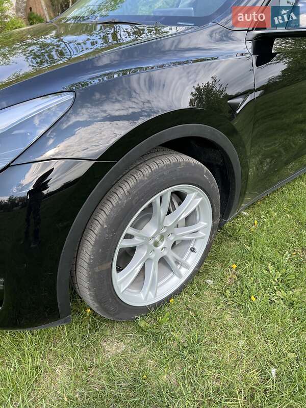 Внедорожник / Кроссовер Tesla Model Y 2023 в Киеве