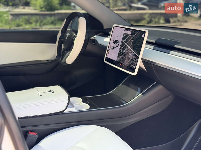 Позашляховик / Кросовер Tesla Model Y 2020 в Кривому Розі