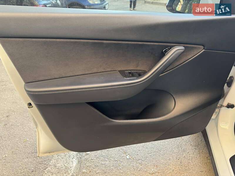 Внедорожник / Кроссовер Tesla Model Y 2021 в Полтаве