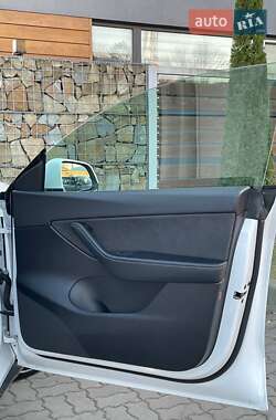 Внедорожник / Кроссовер Tesla Model Y 2021 в 