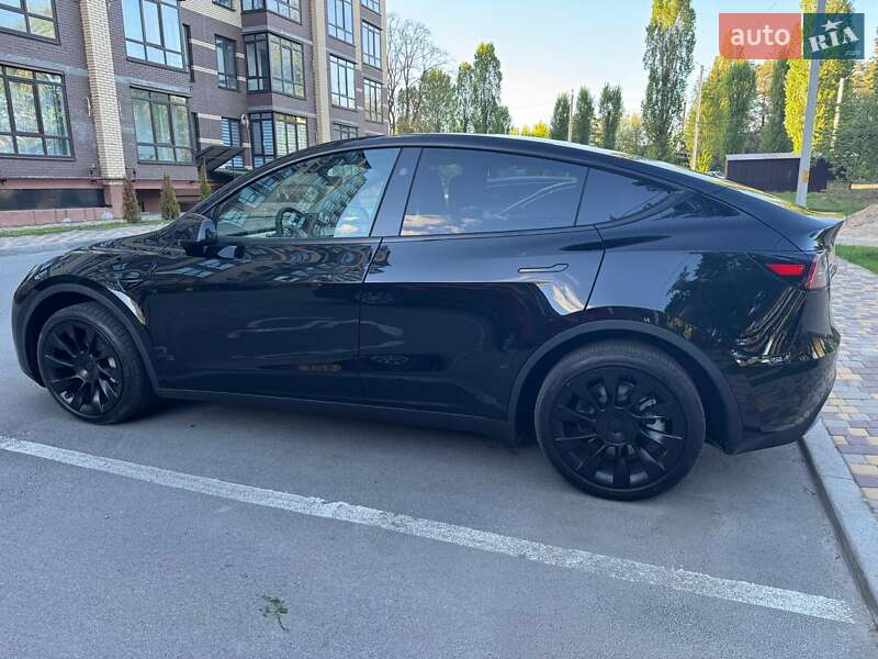 Внедорожник / Кроссовер Tesla Model Y 2024 в Киеве