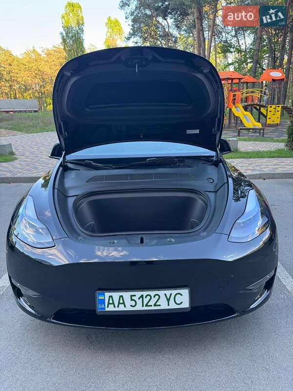Внедорожник / Кроссовер Tesla Model Y 2024 в Киеве
