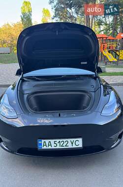 Внедорожник / Кроссовер Tesla Model Y 2024 в 