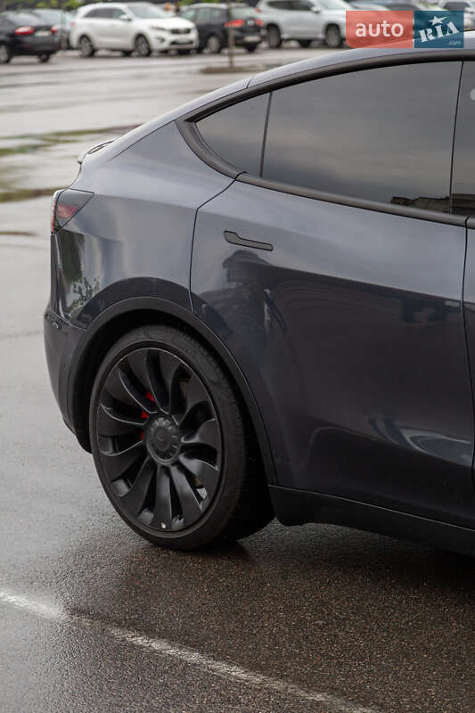 Внедорожник / Кроссовер Tesla Model Y 2022 в Киеве