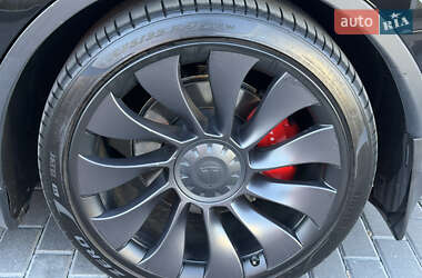 Внедорожник / Кроссовер Tesla Model Y 2021 в 