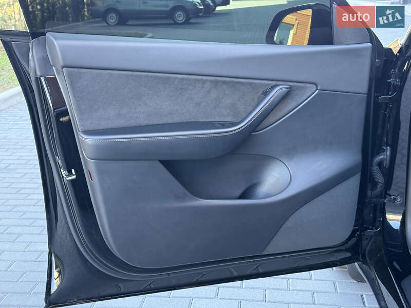 Внедорожник / Кроссовер Tesla Model Y 2021 в Полтаве