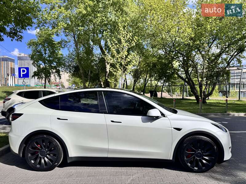 Позашляховик / Кросовер Tesla Model Y 2022 в Києві