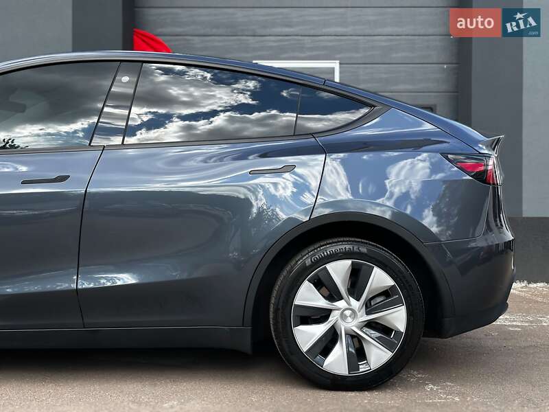 Внедорожник / Кроссовер Tesla Model Y 2023 в Киеве