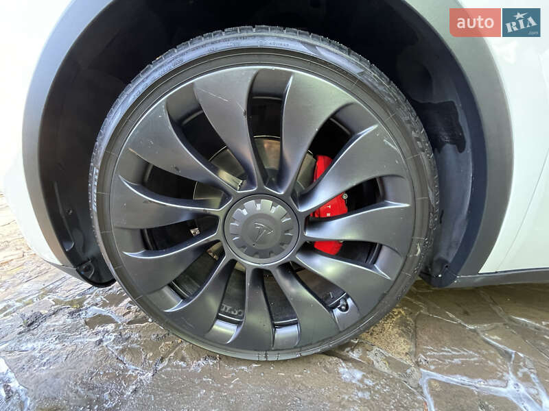 Внедорожник / Кроссовер Tesla Model Y 2021 в Днепре