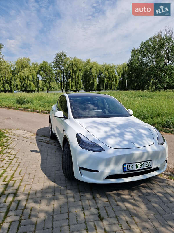 Внедорожник / Кроссовер Tesla Model Y 2023 в Ровно