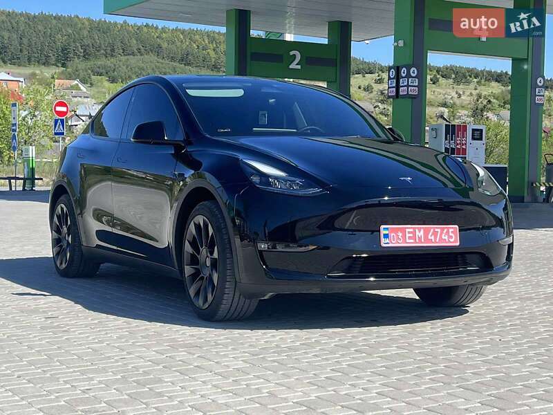 Tesla Model Y 2023