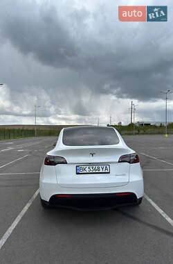 Внедорожник / Кроссовер Tesla Model Y 2021 в 