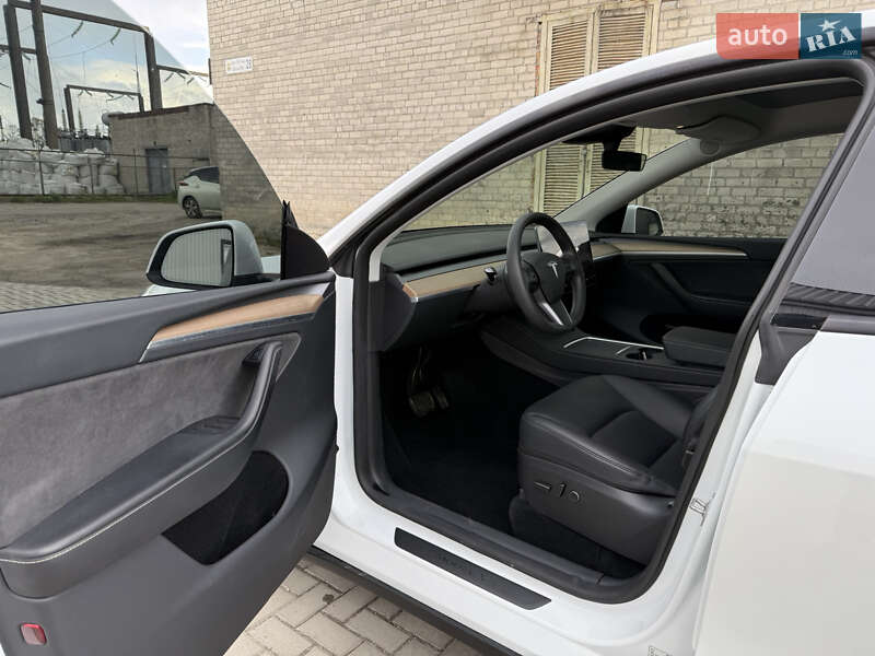 Внедорожник / Кроссовер Tesla Model Y 2023 в Тернополе