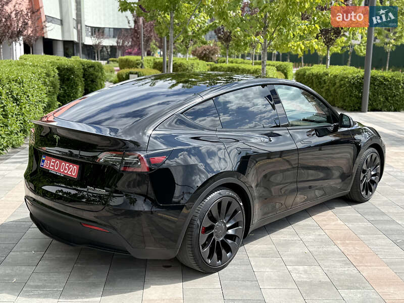 Внедорожник / Кроссовер Tesla Model Y 2023 в Киеве