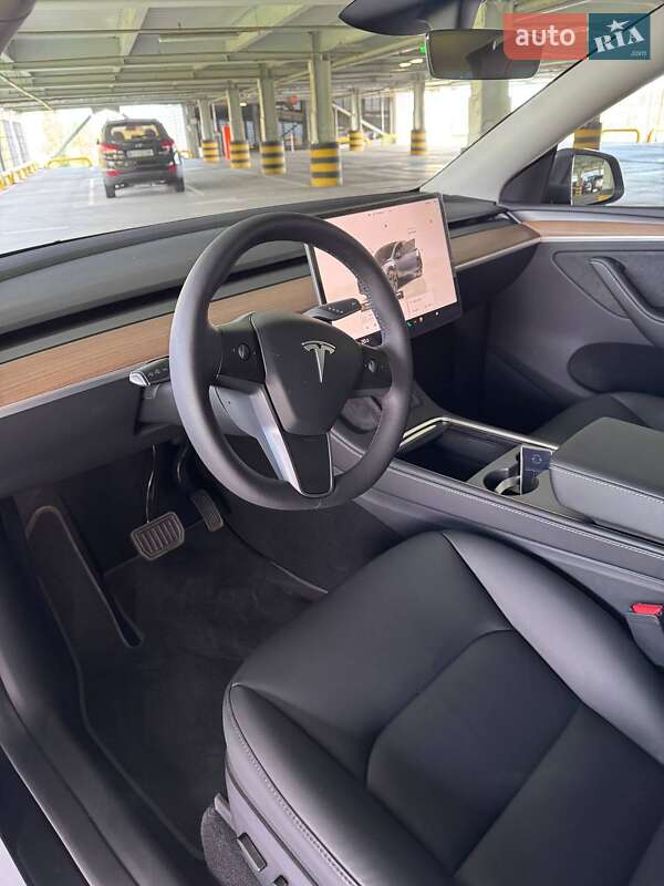 Внедорожник / Кроссовер Tesla Model Y 2024 в Киеве