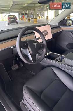 Позашляховик / Кросовер Tesla Model Y 2024 в 