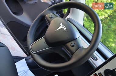 Внедорожник / Кроссовер Tesla Model Y 2024 в 