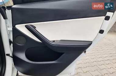 Позашляховик / Кросовер Tesla Model Y 2021 в 