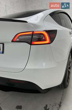 Внедорожник / Кроссовер Tesla Model Y 2024 в 