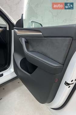 Внедорожник / Кроссовер Tesla Model Y 2024 в 