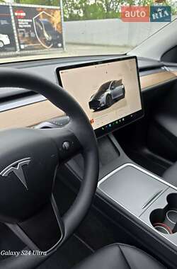 Внедорожник / Кроссовер Tesla Model Y 2024 в 