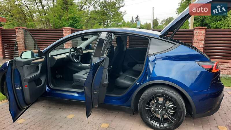 Внедорожник / Кроссовер Tesla Model Y 2023 в Ивано-Франковске