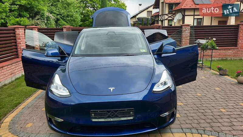 Внедорожник / Кроссовер Tesla Model Y 2023 в Ивано-Франковске