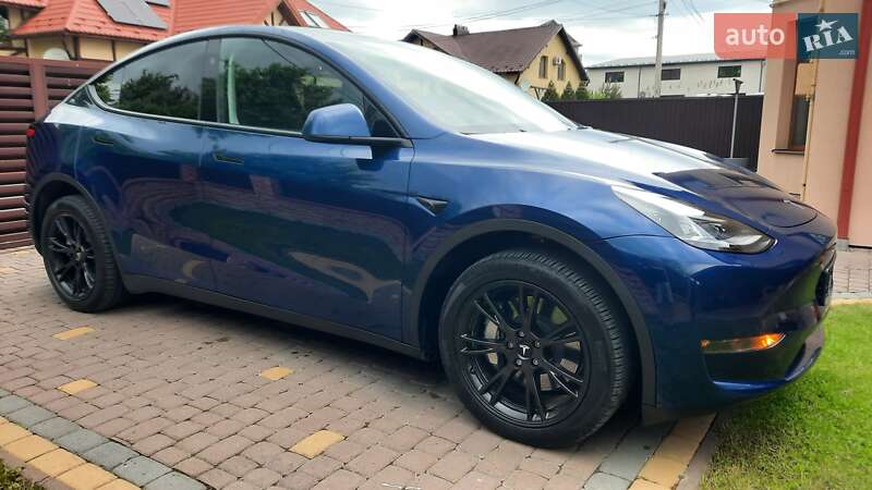 Внедорожник / Кроссовер Tesla Model Y 2023 в Ивано-Франковске