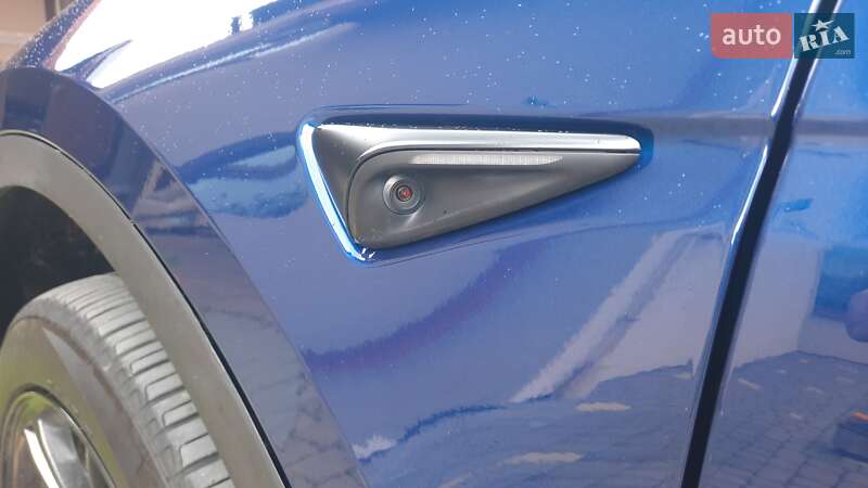 Внедорожник / Кроссовер Tesla Model Y 2023 в Ивано-Франковске