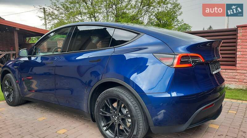 Внедорожник / Кроссовер Tesla Model Y 2023 в Ивано-Франковске