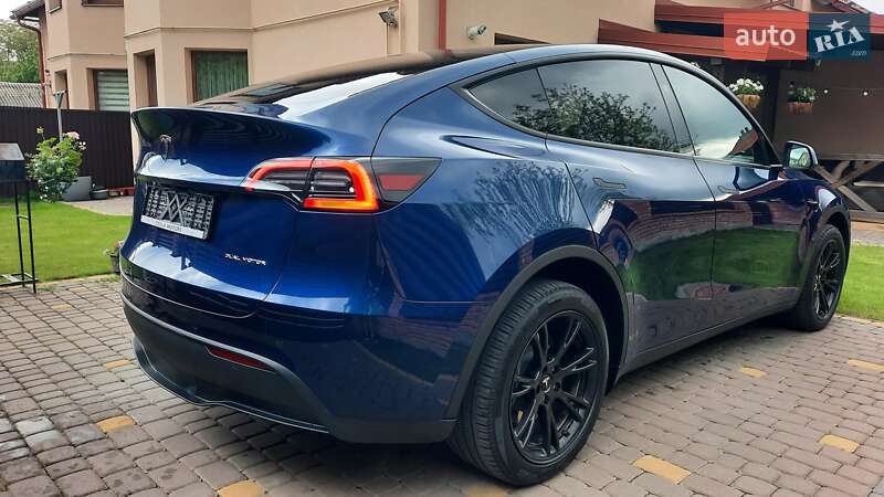 Внедорожник / Кроссовер Tesla Model Y 2023 в Ивано-Франковске
