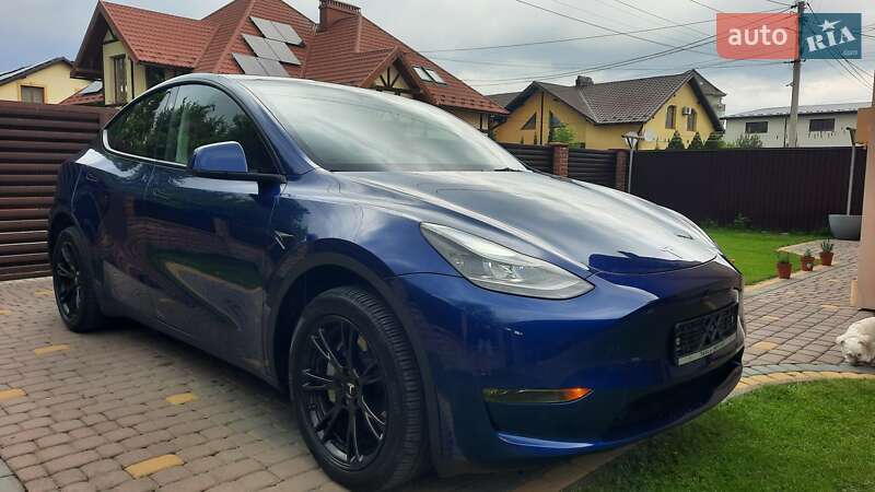Внедорожник / Кроссовер Tesla Model Y 2023 в Ивано-Франковске