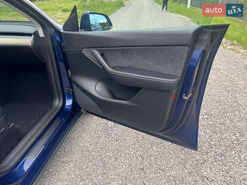 Внедорожник / Кроссовер Tesla Model Y 2022 в Ужгороде