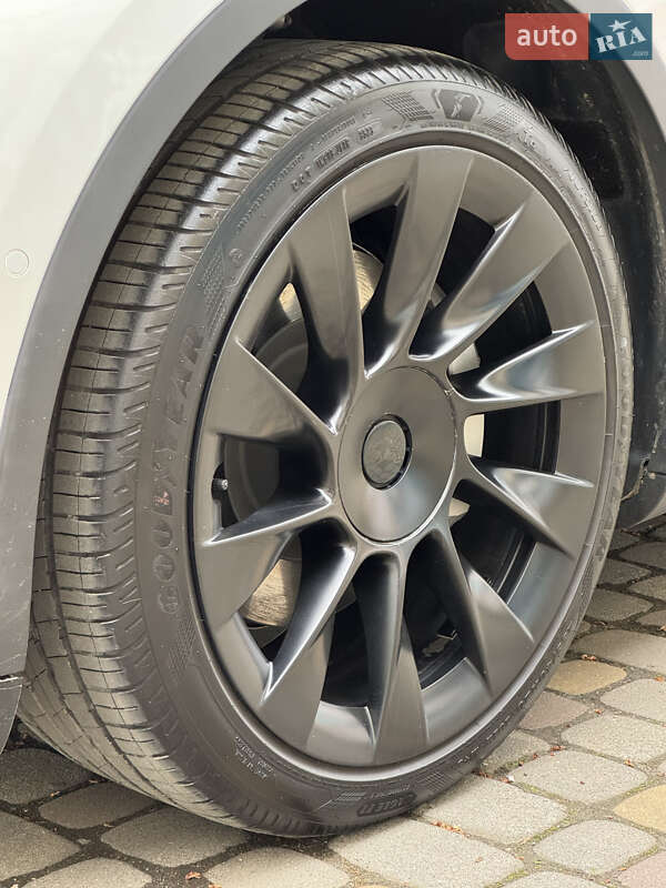 Внедорожник / Кроссовер Tesla Model Y 2021 в Луцке