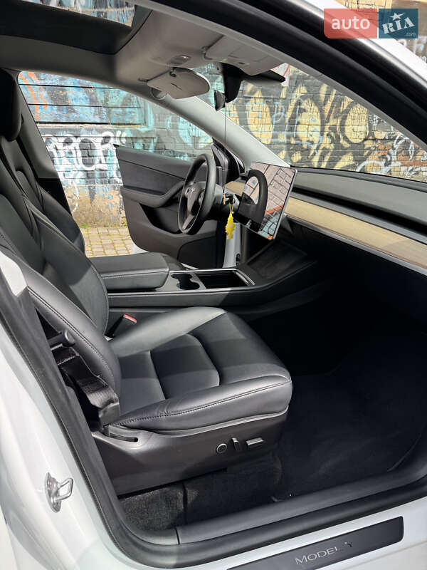 Внедорожник / Кроссовер Tesla Model Y 2021 в Луцке
