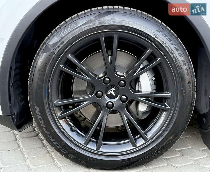 Внедорожник / Кроссовер Tesla Model Y 2021 в Виннице