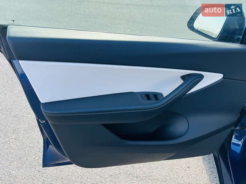 Позашляховик / Кросовер Tesla Model Y 2021 в Умані