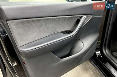 Внедорожник / Кроссовер Tesla Model Y 2021 в 