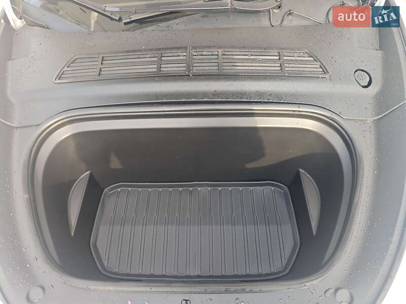 Внедорожник / Кроссовер Tesla Model Y 2022 в Киеве