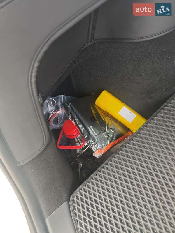 Внедорожник / Кроссовер Tesla Model Y 2022 в Киеве